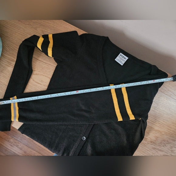 Harry Potter Hufflepuff Cardigan Sweater | Women’s M | Black & Yellow - Picture 9 of 12
